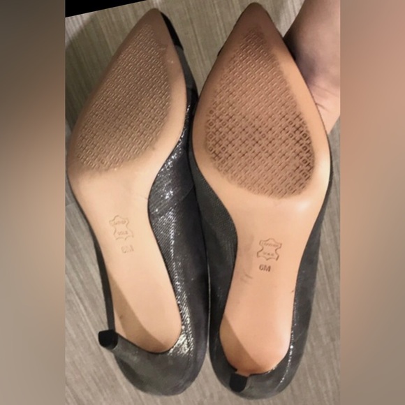 Tory Burch 'Shaila'  Leather Pointy Toe Pump color block grey & black size 6 - Picture 10 of 12